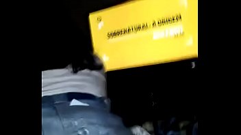 fui assistir filme com a amiga acabei comendo ela na sala