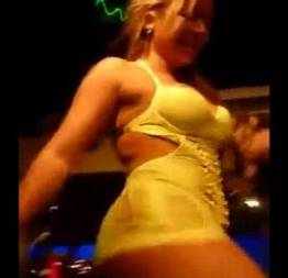 Loira delia causando no baile funk