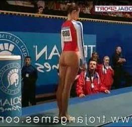 Atleta da olimpíadas dando uma sentada gostosa