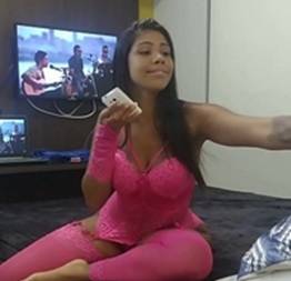 Lunna Vaz gostosinha adora encher a sua boca de leitinho bem quentinho