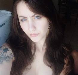 Ensaio erótico da modelo Alexia Loren