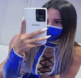 Gatinha tirou algumas fotos sensuais cosplay